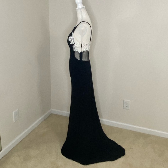 Dave and Johnny Black long dress with sheer panel - Picture 2 of 12